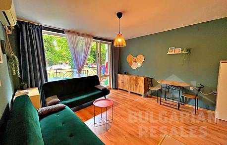 Хубаво обновяване и гледка към басейна! - Снимка 3