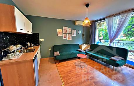 Хубаво обновяване и гледка към басейна! - Снимка 2