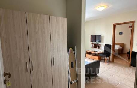 Апартамент с красива гледка към територията и плувния басейн - Снимка 7