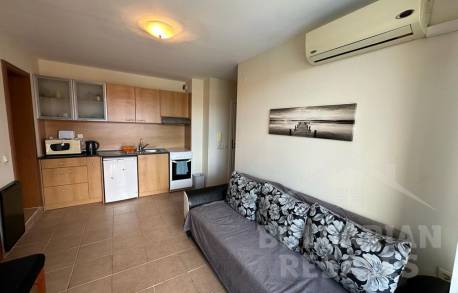 Апартамент с красива гледка към територията и плувния басейн - Снимка 4