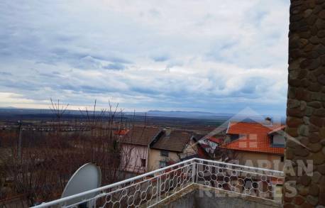 Къща в Кошарица, самостоятелна с парцел - Снимка 7