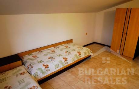 Къща в Кошарица, самостоятелна с парцел - Снимка 9