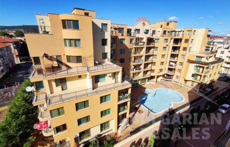 Просторен двустаен апартамент в центъра на курорта - Снимка 1