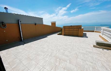 Пентхаус с три спални и огромна панорамна тераса - Снимка 20