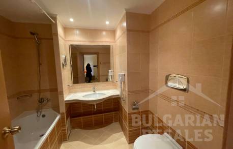 Просторен апартамент с гледка към морето в комплекс Majestic - Снимка 11