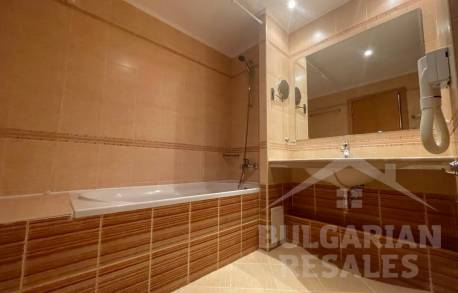 Просторен апартамент с гледка към морето в комплекс Majestic - Снимка 12