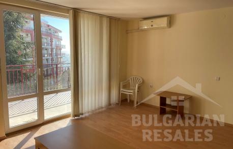 Обзаведен двустаен апартамент за продажба с гледка към морето на първа линия в Свети Влас - Снимка 7