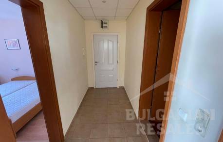 Обзаведен двустаен апартамент за продажба с гледка към морето на първа линия в Свети Влас - Снимка 19