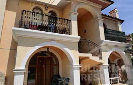 Страхотен апартамент в уютния комплекс Villa Romana - Снимка 7