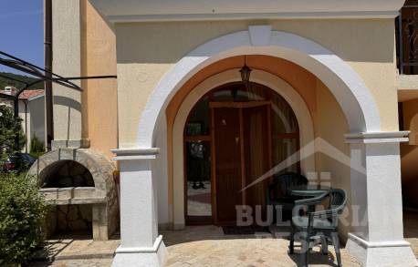 Страхотен апартамент в уютния комплекс Villa Romana - Снимка 8