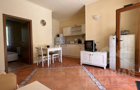 Страхотен апартамент в уютния комплекс Villa Romana - Снимка 3