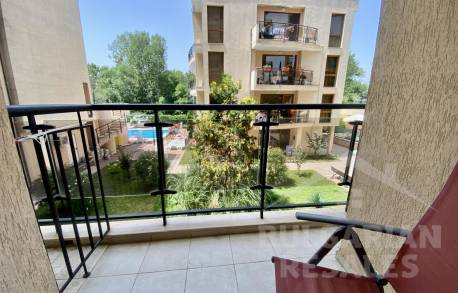 Štúdio s nábytkom v komplexe s krásnym územím - Фото8