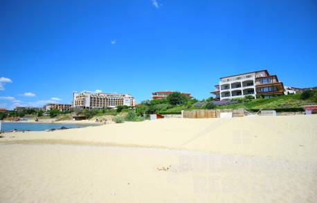 Апартамент на 1 линия в комплекс Royal Bay 2 - Снимка 13