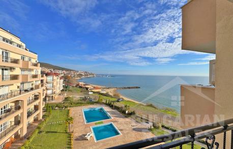 Изглед към морето! Имот в нов комплекс на първа линия - Снимка 1