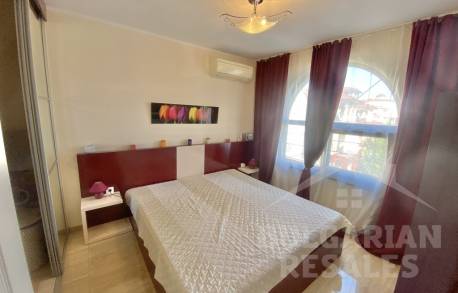 Апартамент с изглед към басейна в луксозен комплекс „Естебан“ - Снимка 10