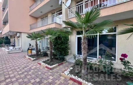 Widok na basen i dobra renowacja - mieszkanie w 