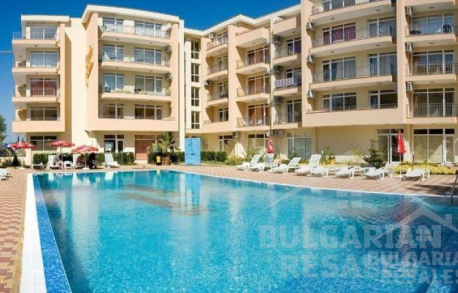 Widok na basen i dobra renowacja - mieszkanie w 