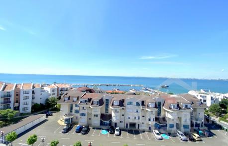 Apartament z dużym tarasem i widokiem na morze - Фото19