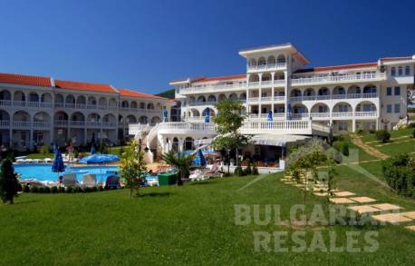 Apartment in a lushly landscaped complex - Photo 19