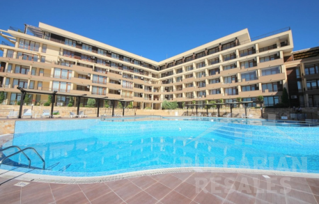 Гледка към морето и басейна, просторни стаи, комплекс „Luxor“ в Свети Влас - Снимка 12