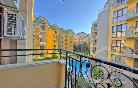 Продажа студии с видом на бассейн в 