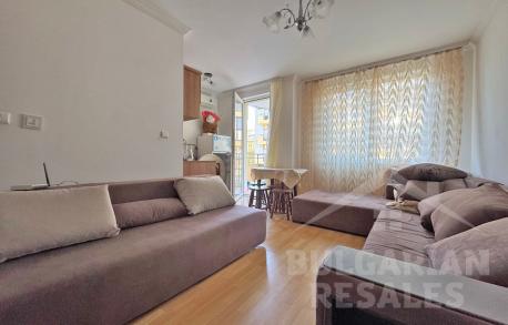 Продажа студии с видом на бассейн в 