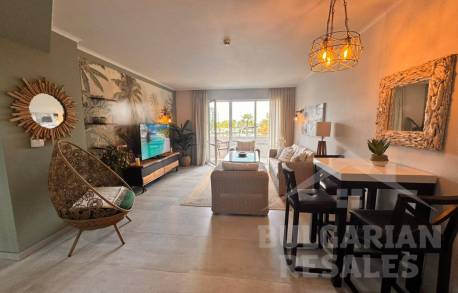 Beachfront, “Majestic Beach Resort” complex, apartment with designer interiors - Photo 3