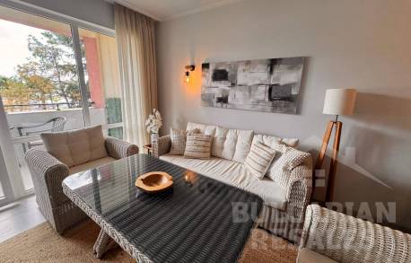 Beachfront, “Majestic Beach Resort” complex, apartment with designer interiors - Photo 5
