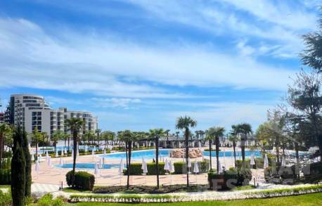 Beachfront, “Majestic Beach Resort” complex, apartment with designer interiors - Photo 1