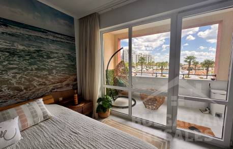 Beachfront, “Majestic Beach Resort” complex, apartment with designer interiors - Photo 10