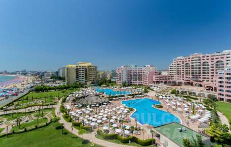 Beachfront, “Majestic Beach Resort” complex, apartment with designer interiors - Photo 20