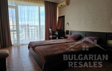 Квартира с большой террасой в комплексе 