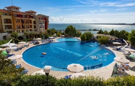 Первая линия! Апартамент с мебелью в комплексе 