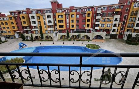 Бюджетная студия с видом на бассейн, комплекс на первой линии 