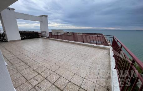 Apartment with a huge terrace and panoramic sea views - Photo 2