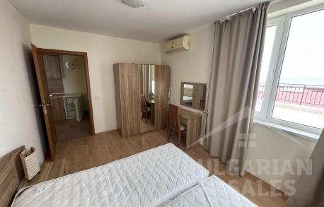 Апартамент с огромна тераса и панорамна гледка към морето - Снимка 12