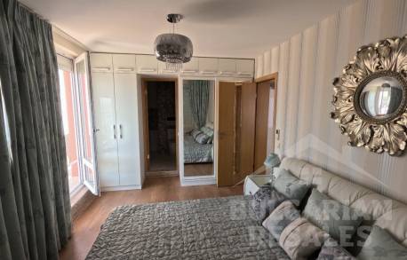 Moderný komfortný apartmán s výhľadom na more - Фото12