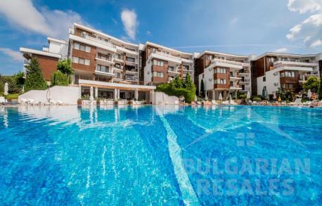 Spacious apartment with sea and mountain views in Elenite - Photo 1