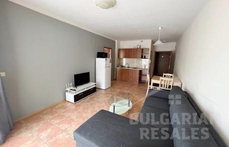 Просторен апартамент с гледка към морето в комплекс на първа линия - Снимка 2