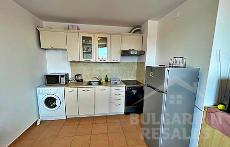 Изглед към басейна! Апартамент в популярен комплекс - Снимка 9