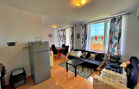 Изглед към басейна! Апартамент в популярен комплекс - Снимка 10