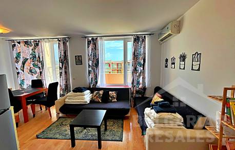 Изглед към басейна! Апартамент в популярен комплекс - Снимка 11