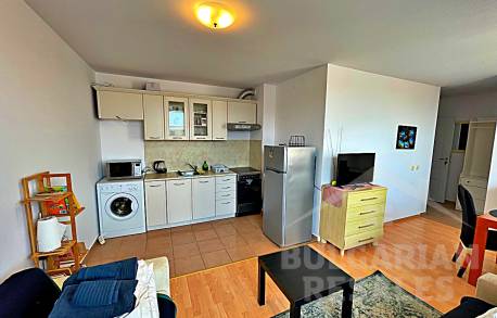 Изглед към басейна! Апартамент в популярен комплекс - Снимка 14