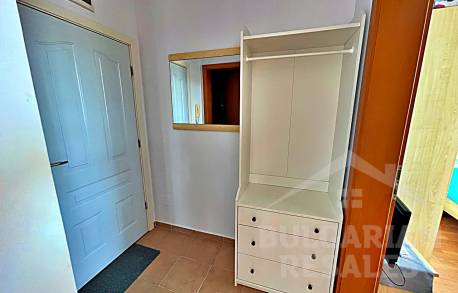 Изглед към басейна! Апартамент в популярен комплекс - Снимка 15