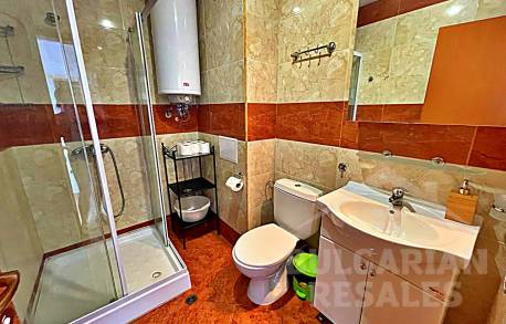 Изглед към басейна! Апартамент в популярен комплекс - Снимка 16