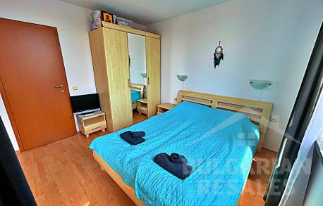 Изглед към басейна! Апартамент в популярен комплекс - Снимка 4