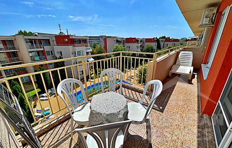 Изглед към басейна! Апартамент в популярен комплекс - Снимка 6