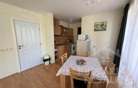 Апартамент на приземния етаж с изглед към плувния басейн - Снимка 3