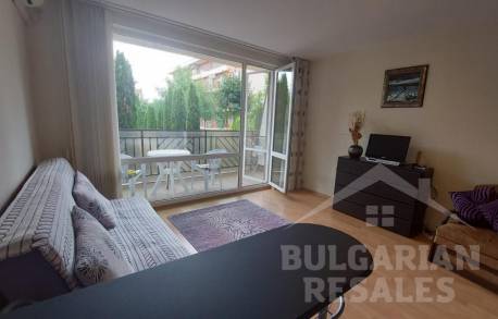 Уютно студио в комплекс с хубава територия - Снимка 6