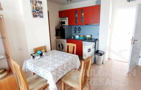 Апартамент в голям комплекс с добре развита инфраструктура - Снимка 2